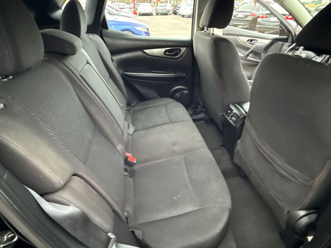 Used 2020 Nissan Rogue Sport S image 15