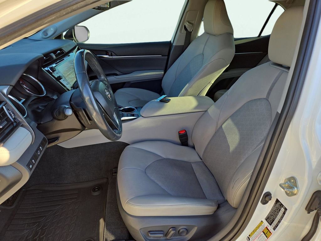 Used 2020 Toyota Camry XSE image 19