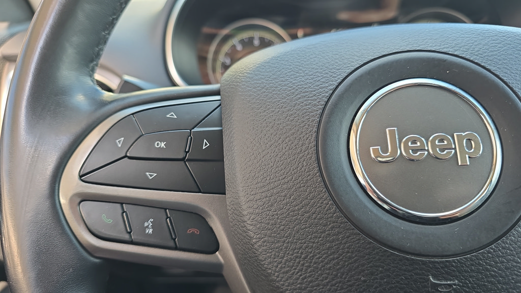 Used 2019 Jeep Cherokee Limited FWD image 24