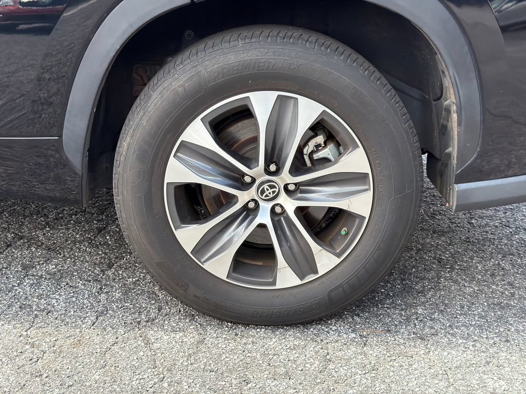 Used 2023 Toyota Highlander XLE FWD image 19