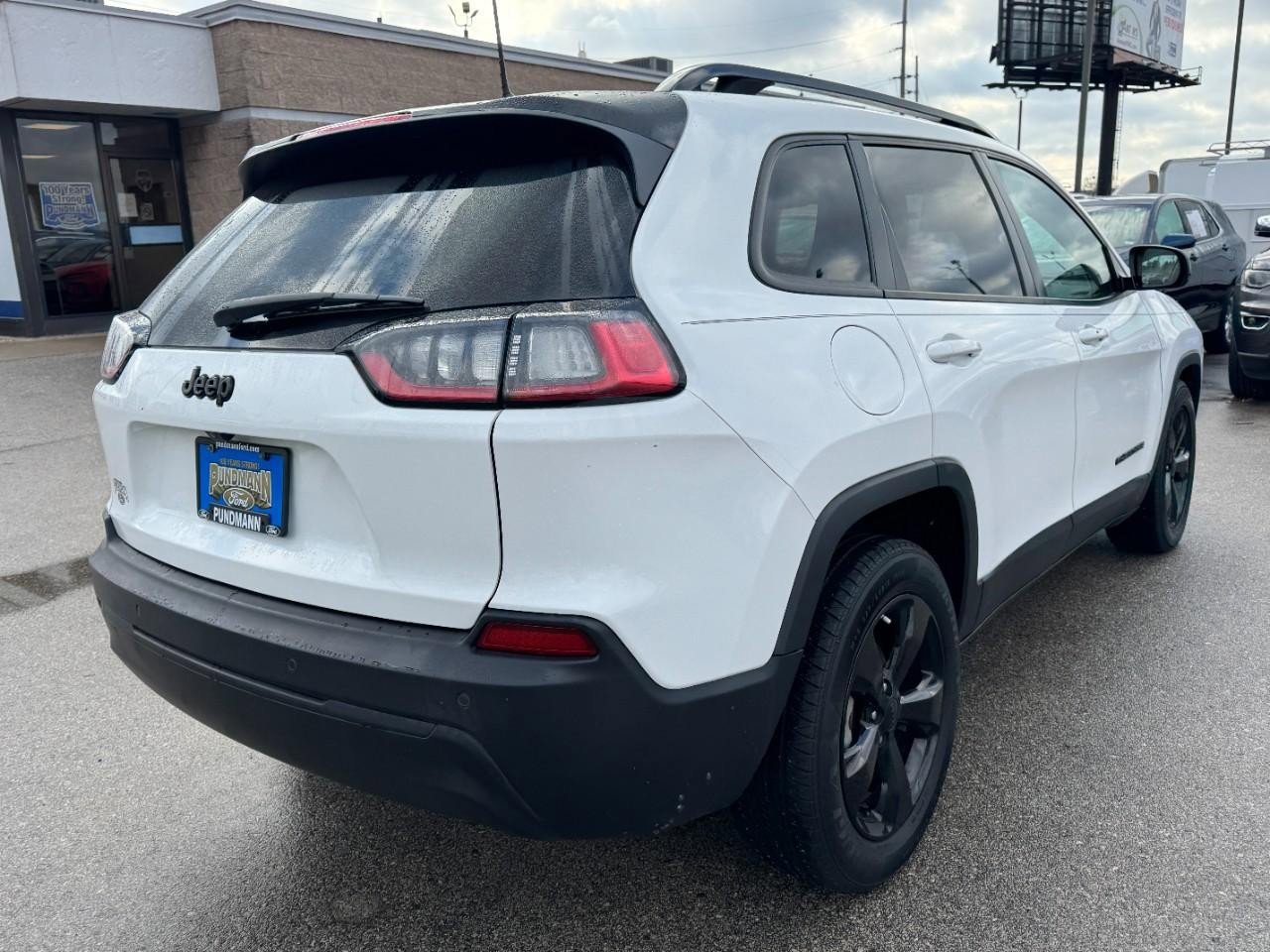 Used 2020 Jeep Cherokee Latitude Plus image 3