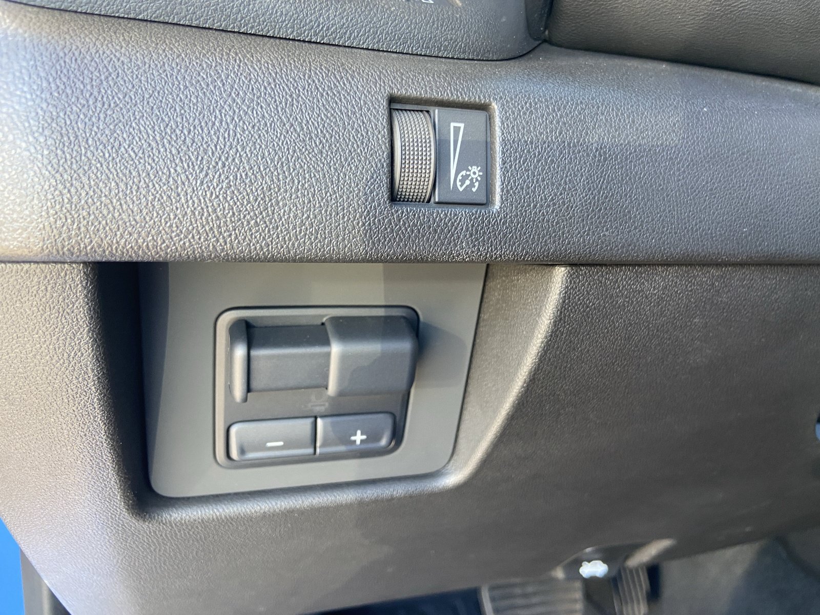 Certified 2025 GMC Canyon Elevation w/ Technology Package RWD image 31