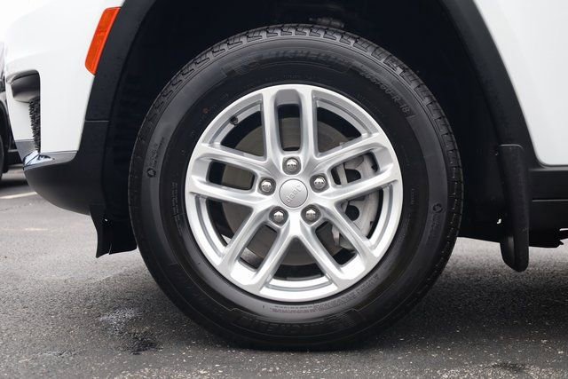 Used 2025 Jeep Grand Cherokee L Laredo w/ Luxury Tech Group I image 8
