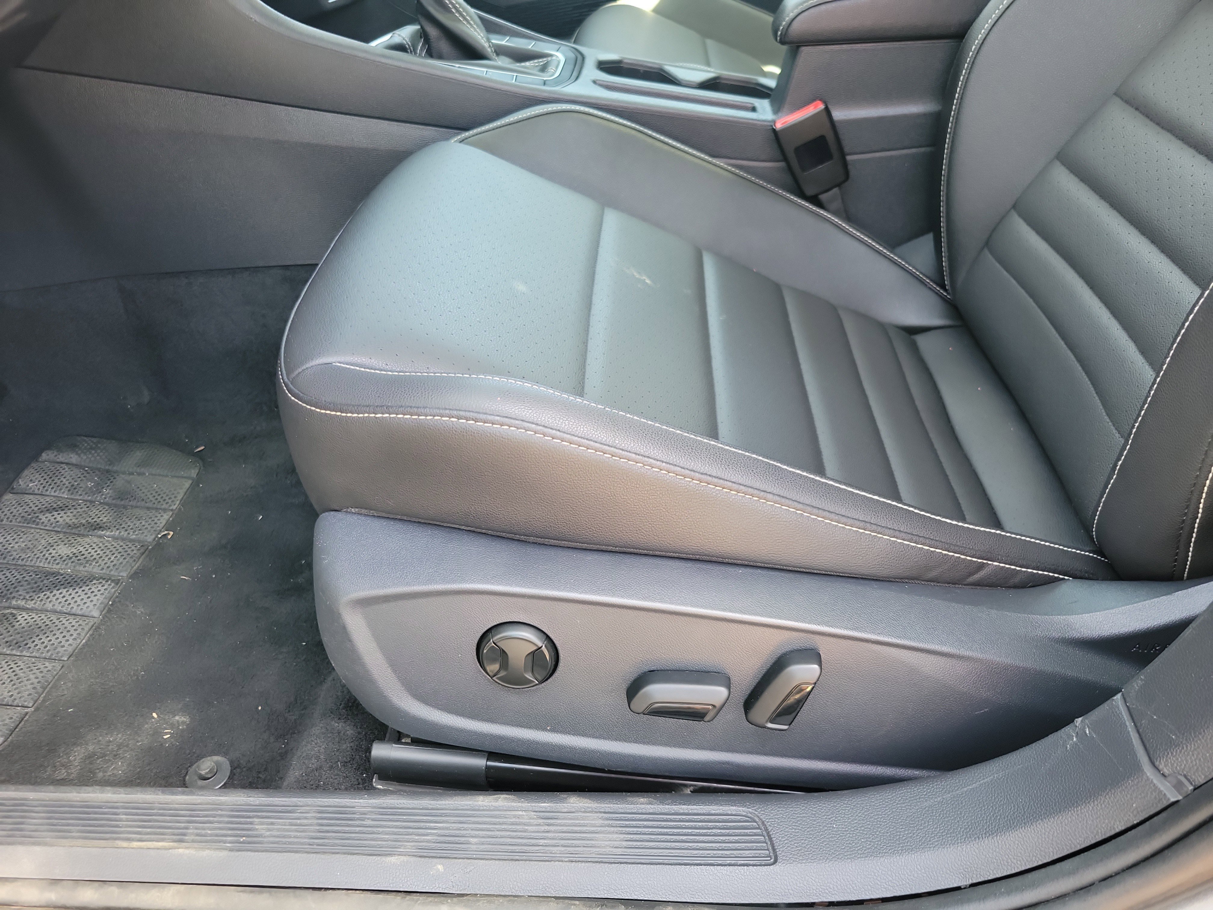 Used 2024 Volkswagen Jetta SE FWD image 6