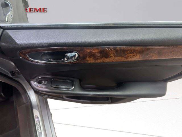 Used 2008 Jaguar XJ8 RWD image 33