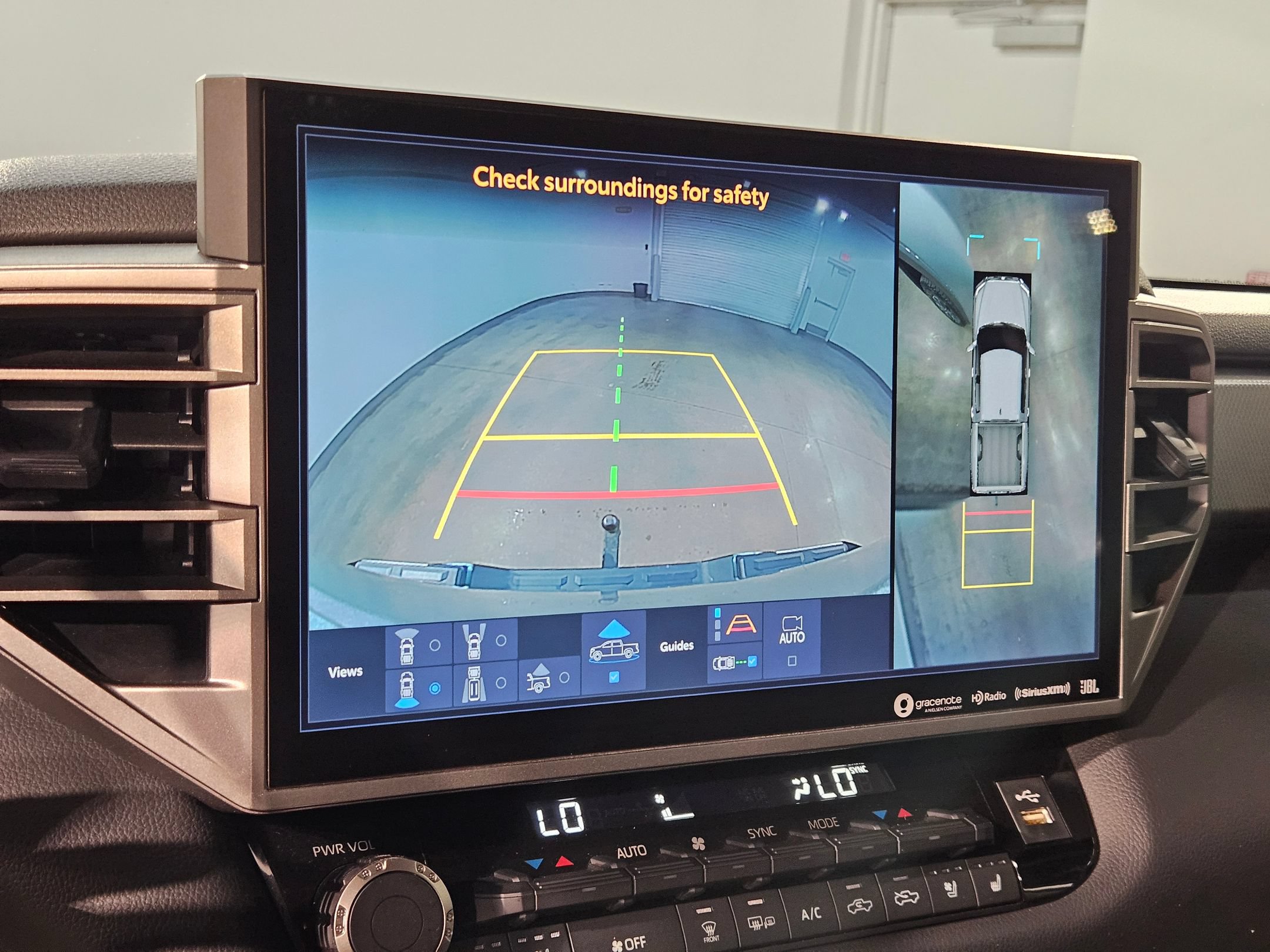 Used 2024 Toyota Tundra Limited AWD/4WD image 31