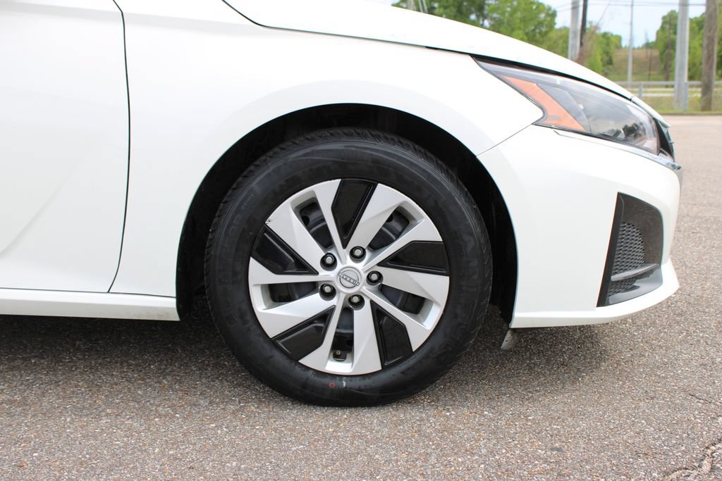 Used 2024 Nissan Altima 2.5 S FWD image 5