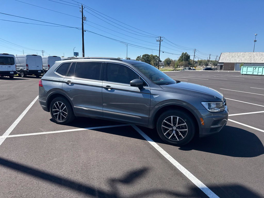 Used 2021 Volkswagen Tiguan SE w/ Panoramic Sunroof Package FWD image 17
