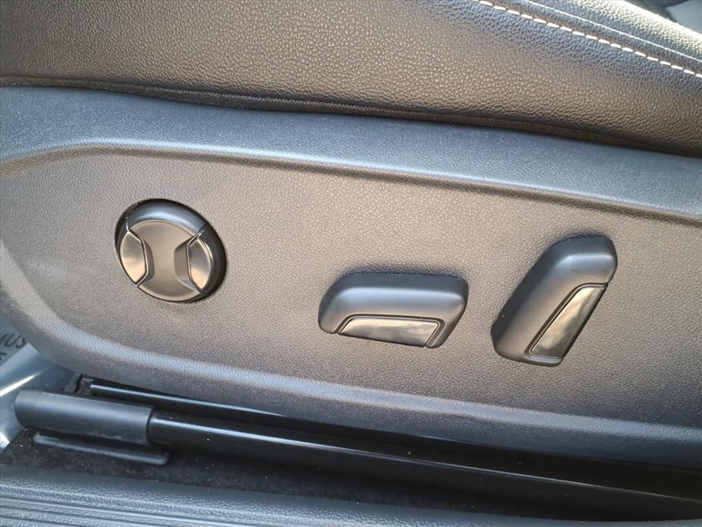 Used 2024 Volkswagen Jetta SE image 6