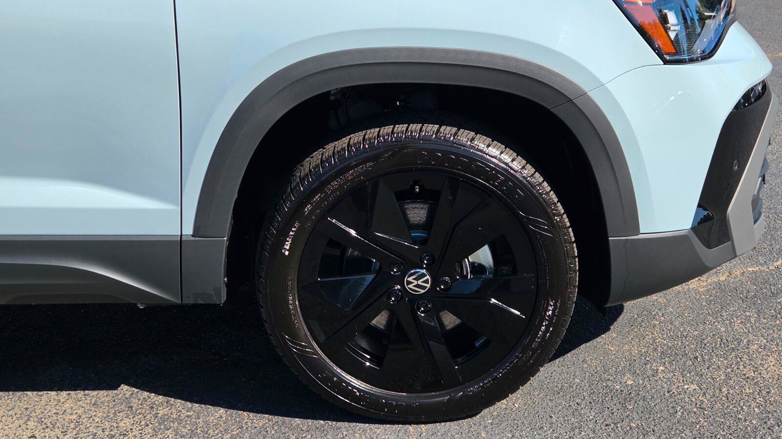 New 2027 Volkswagen Taos SE FWD image 13
