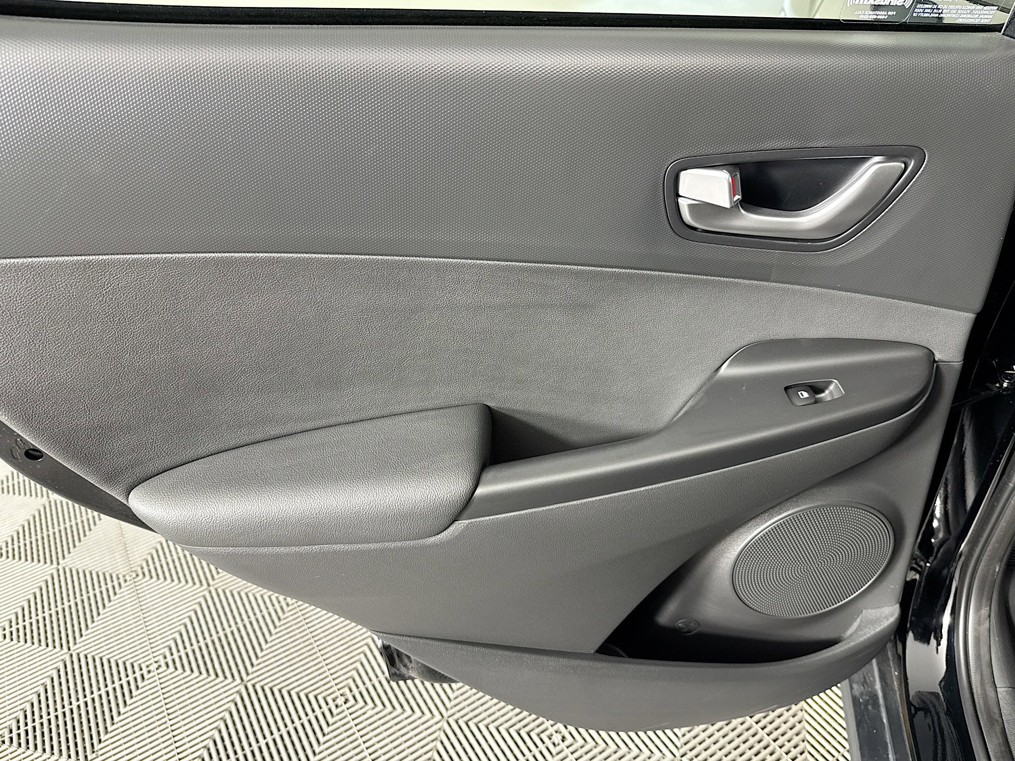 Used 2023 Hyundai Kona Limited image 25