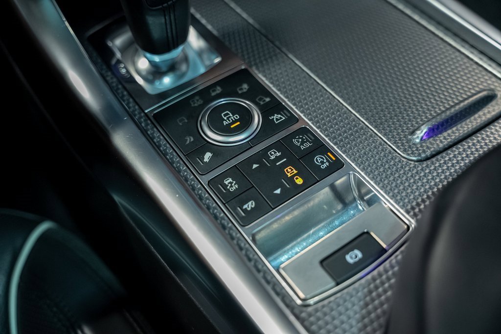 Used 2016 Land Rover Range Rover Sport SVR image 57