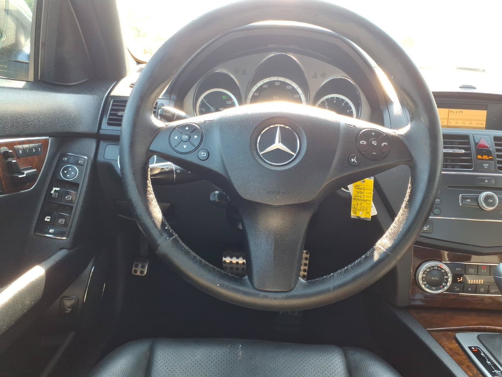 Used 2009 Mercedes-Benz C 300 4MATIC Sedan image 4