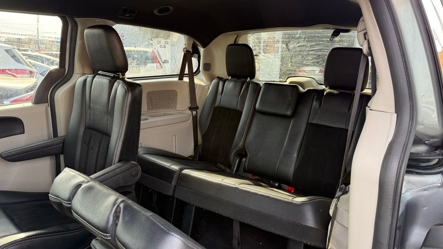 Used 2018 Dodge Grand Caravan SXT FWD image 12
