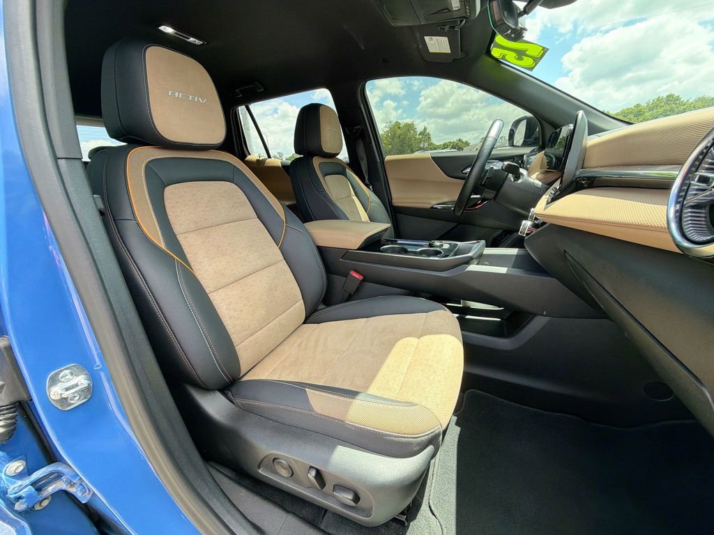 Used 2025 Chevrolet Equinox ACTIV w/ Safety and Technology Package FWD image 31