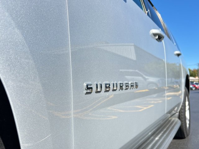Used 2015 Chevrolet Suburban LT w/ Luxury Package AWD/4WD image 17