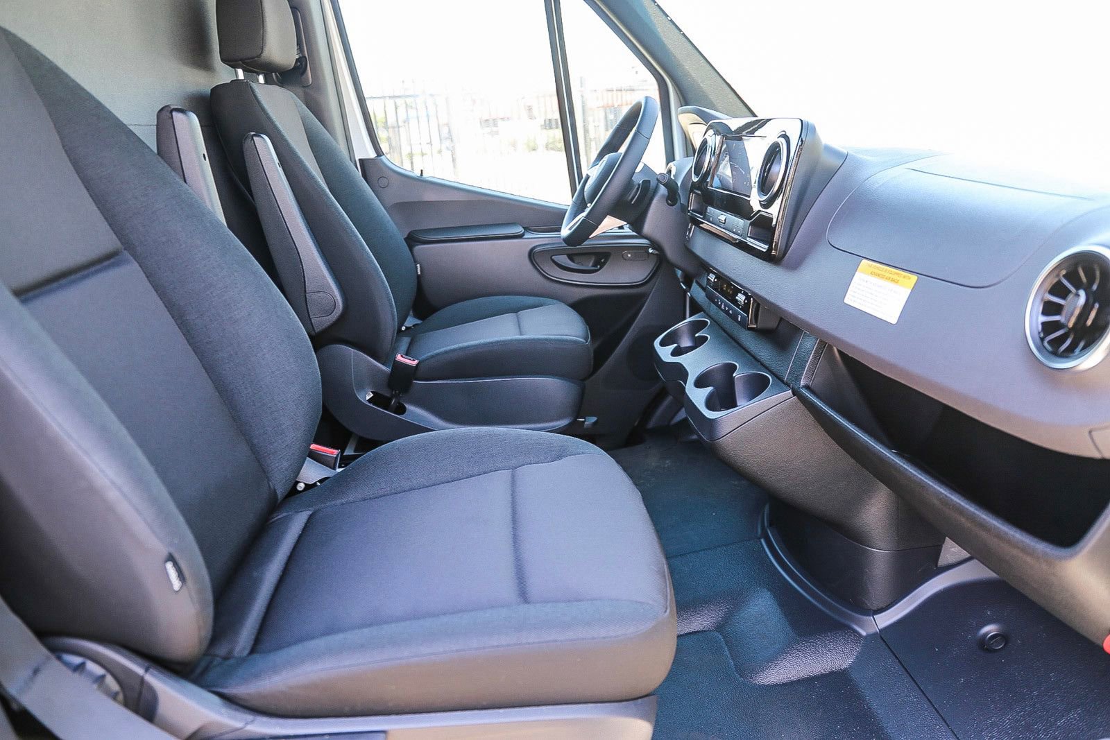 New 2024 Mercedes-Benz eSprinter 170 Cargo image 15