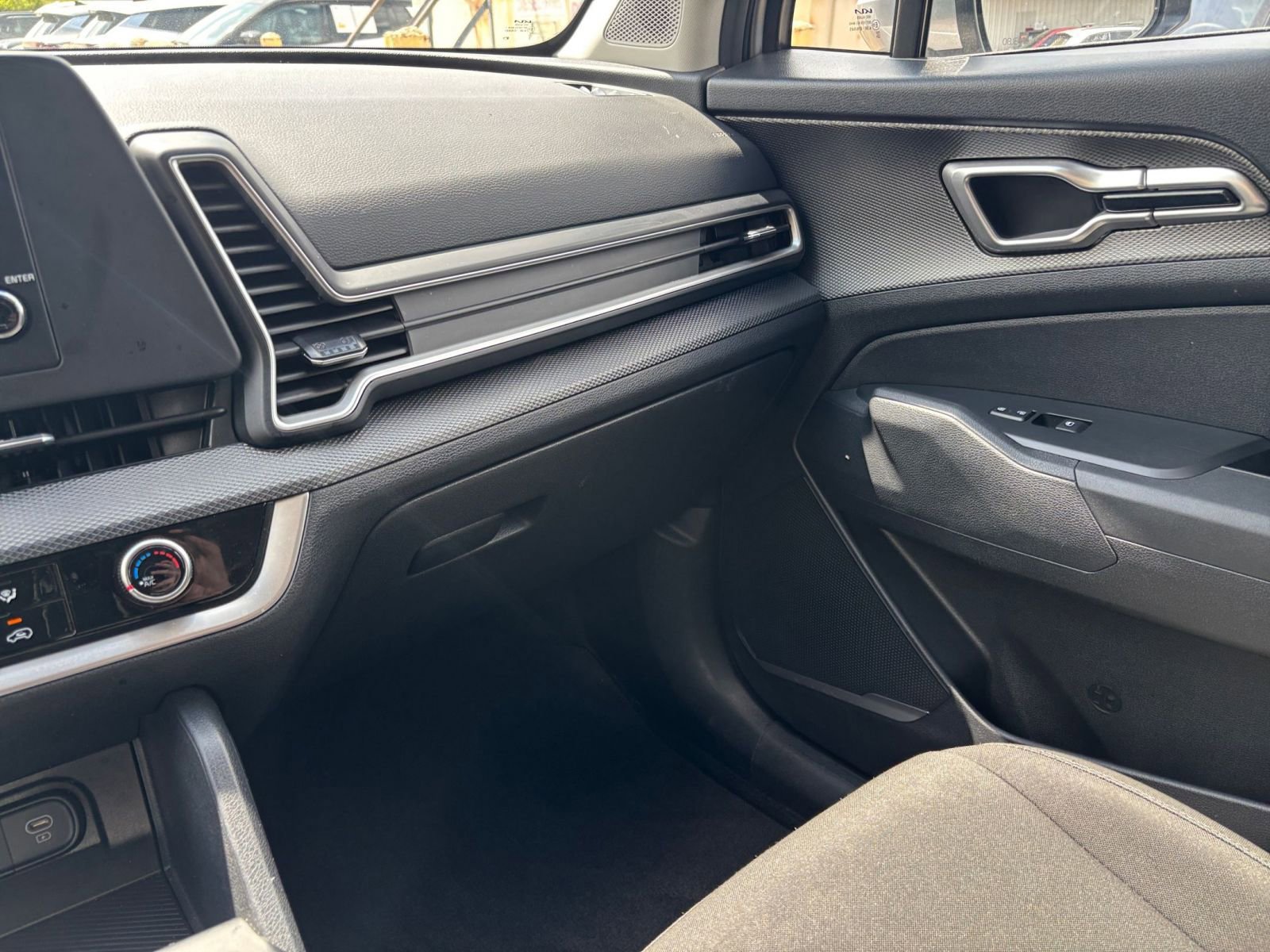 Used 2024 Kia Sportage LX image 34