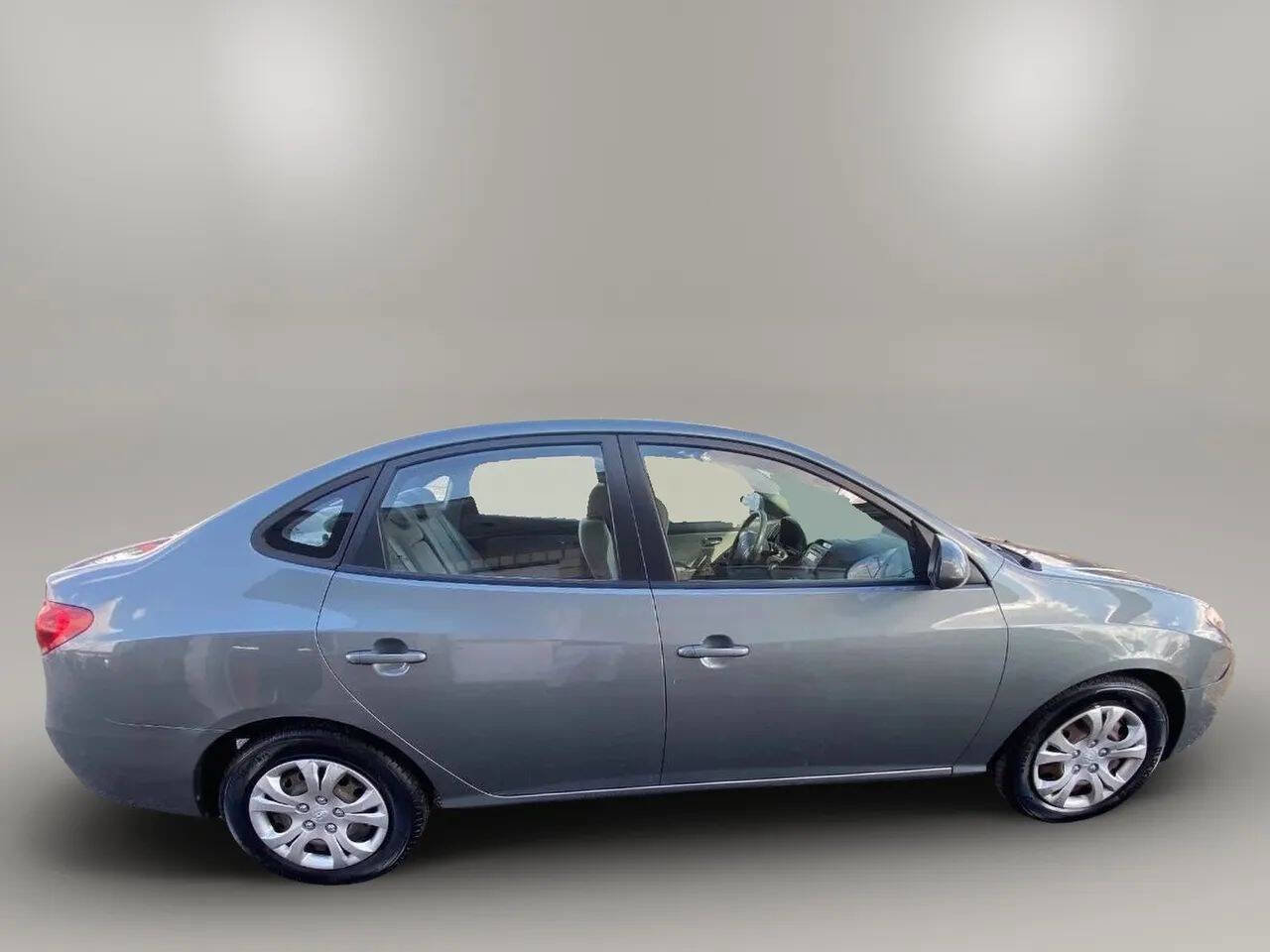 Used 2010 Hyundai Elantra GLS image 8