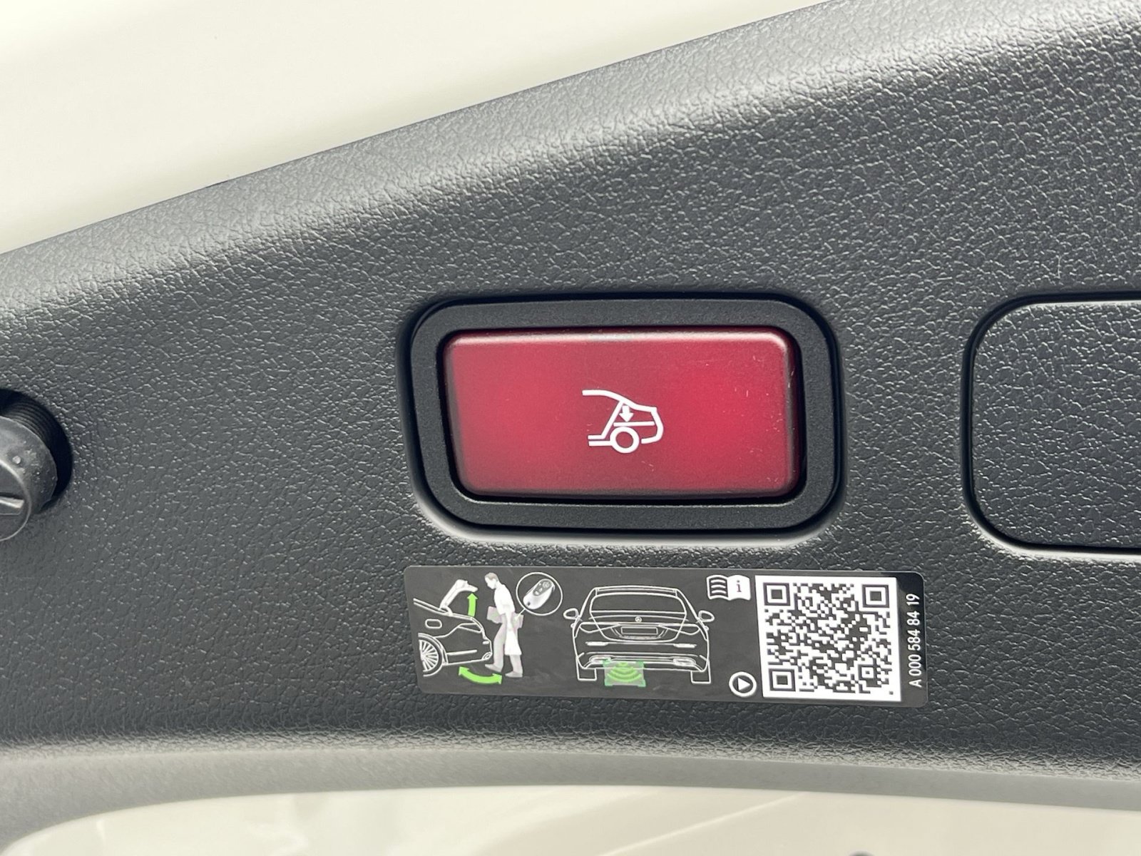 New 2027 Mercedes-Benz CLE 300 4MATIC Cabriolet image 32