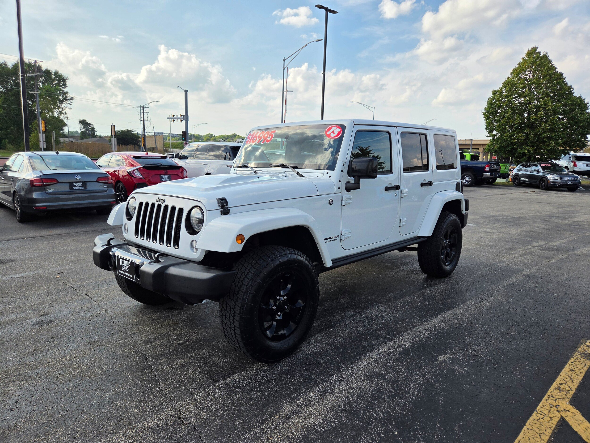 Used 2015 Jeep Wrangler Unlimited Sahara AWD/4WD image 3