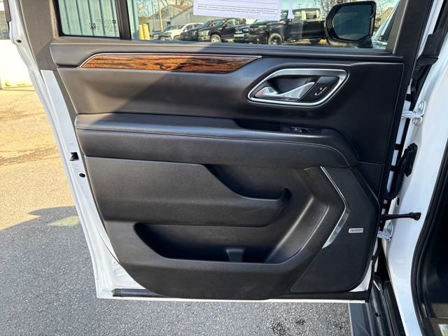 Used 2023 Chevrolet Suburban Premier image 8