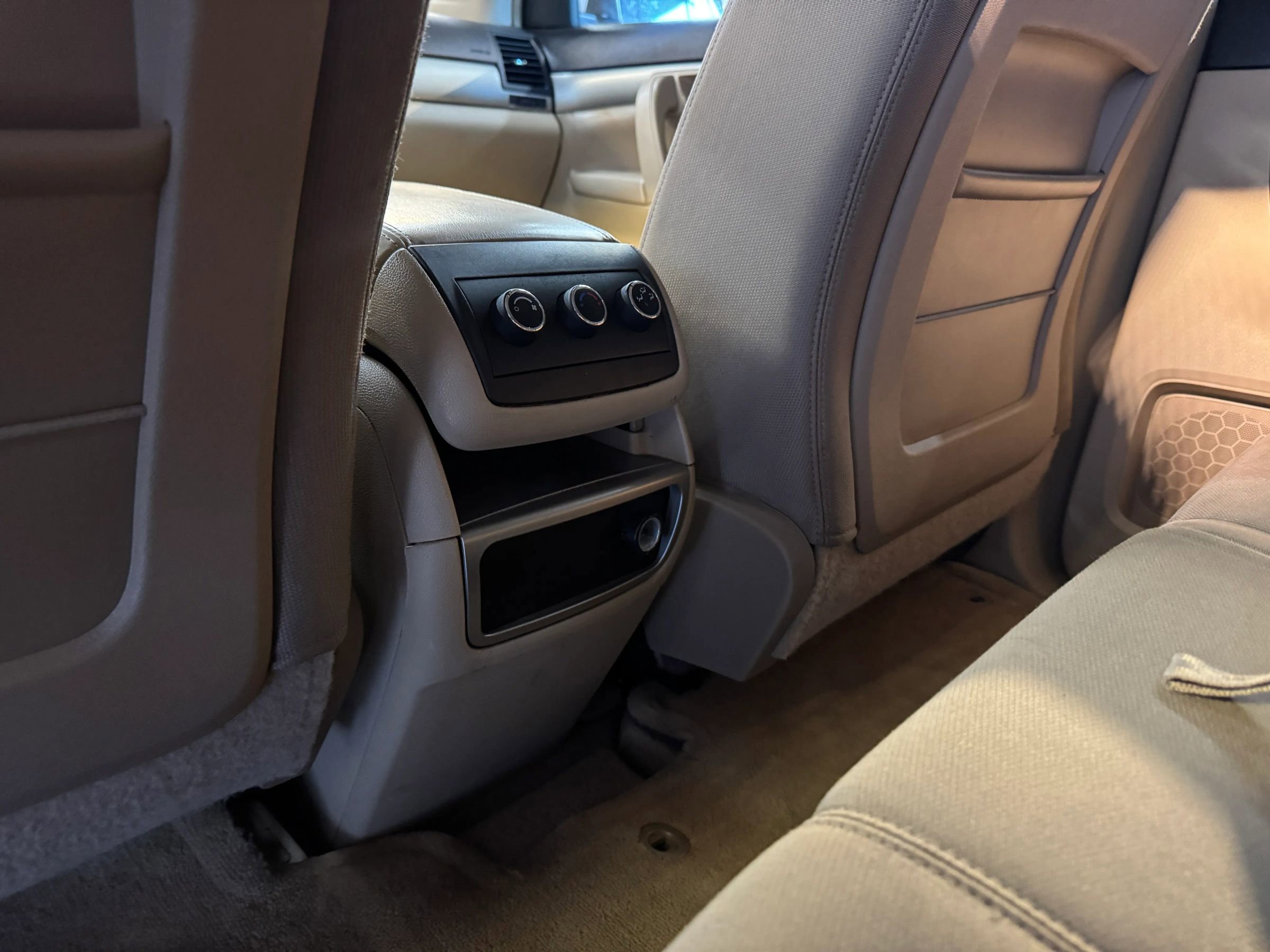 Used 2009 Saturn Outlook XE w/ Preferred Package image 24