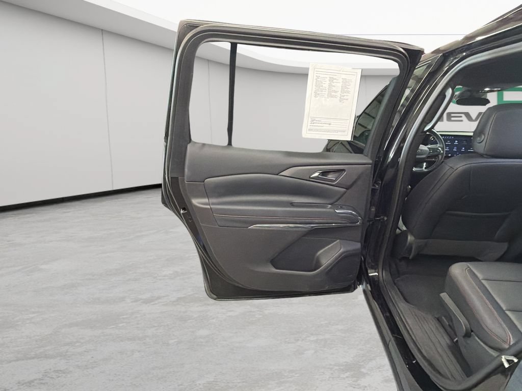 Used 2025 Chevrolet Traverse Z71 AWD/4WD image 40