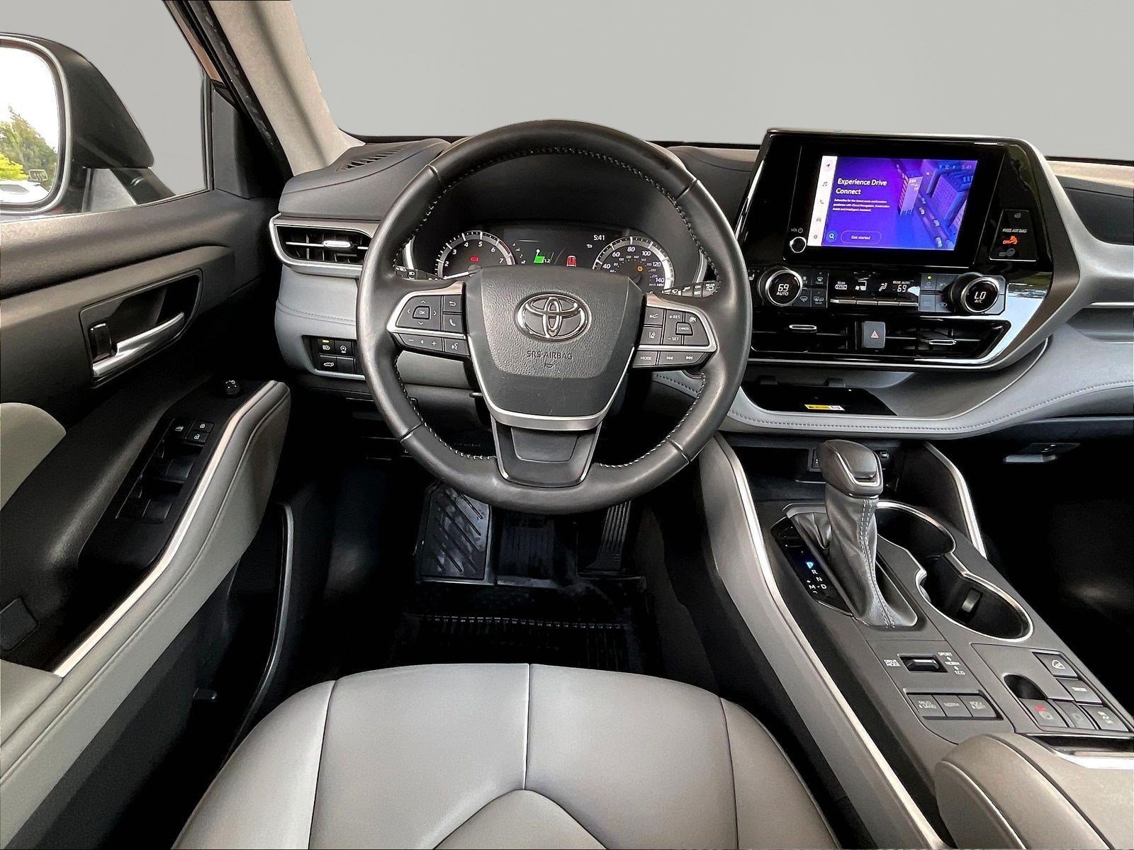 Used 2023 Toyota Highlander XLE AWD/4WD image 8