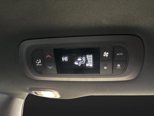 Certified 2025 Chrysler Pacifica Limited image 34