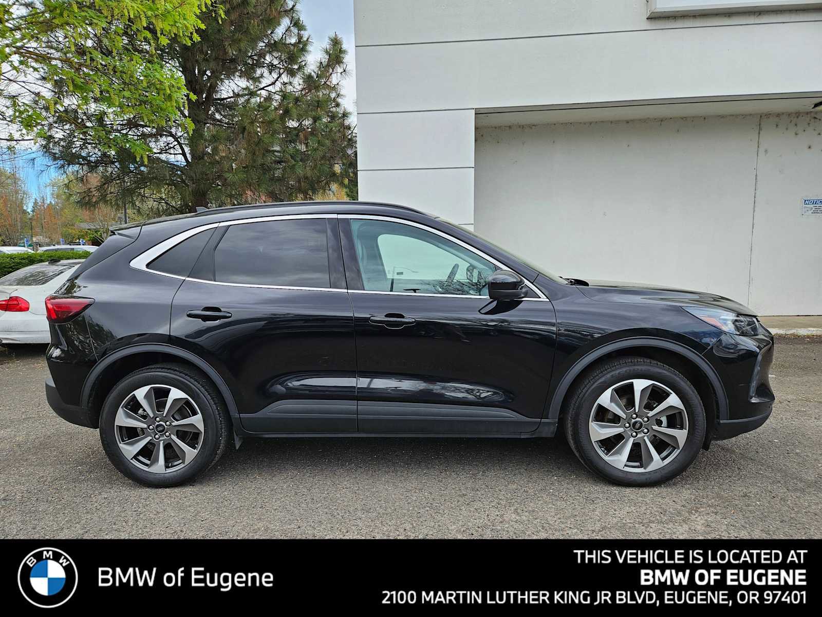 Used 2024 Ford Escape Platinum AWD/4WD image 2