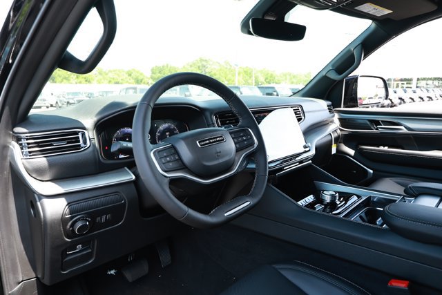 New 2026 Jeep Grand Wagoneer L Limited w/ 8-Passenger Seating Package AWD/4WD image 27