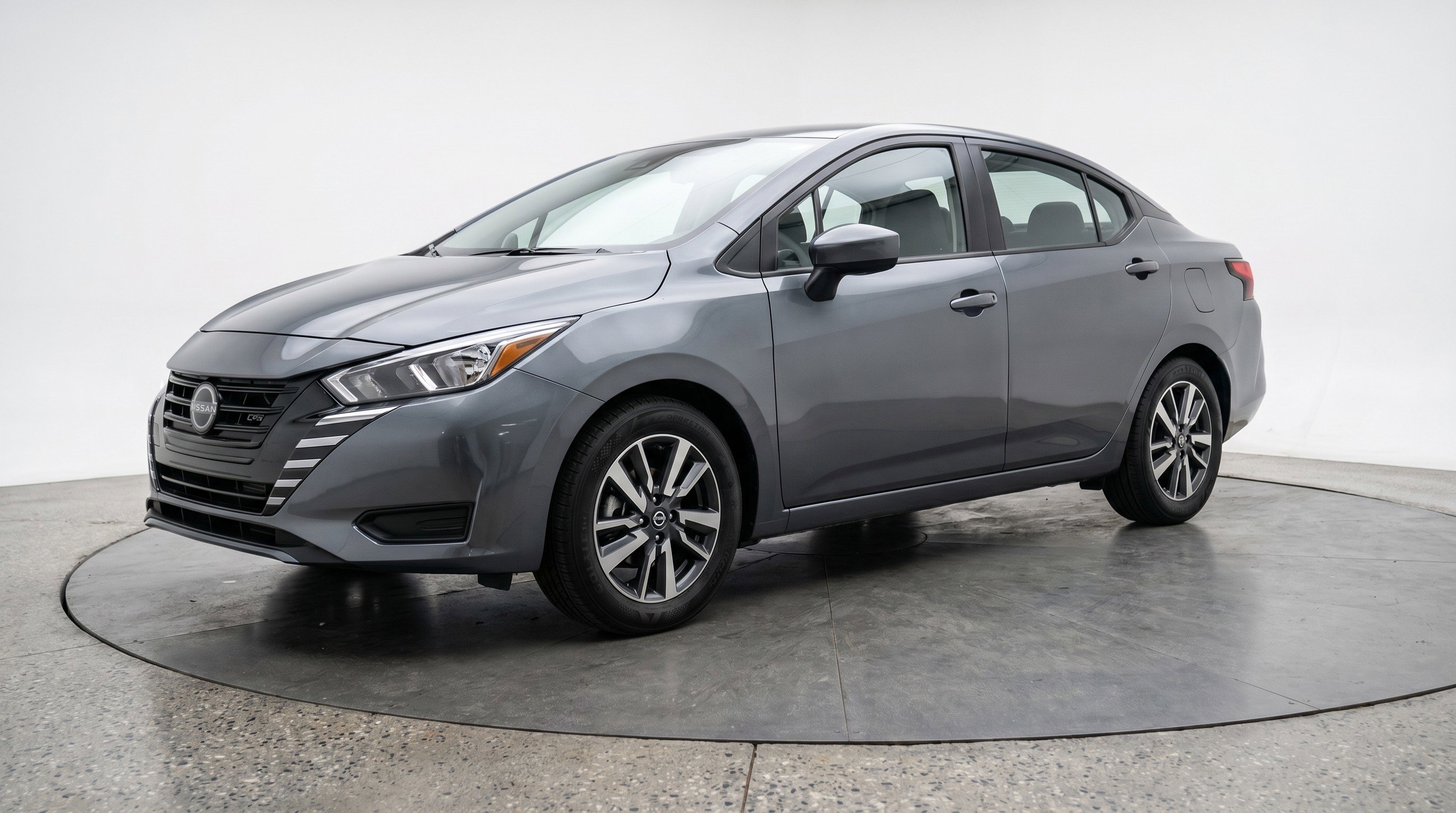 Used 2025 Nissan Versa SV FWD image 3