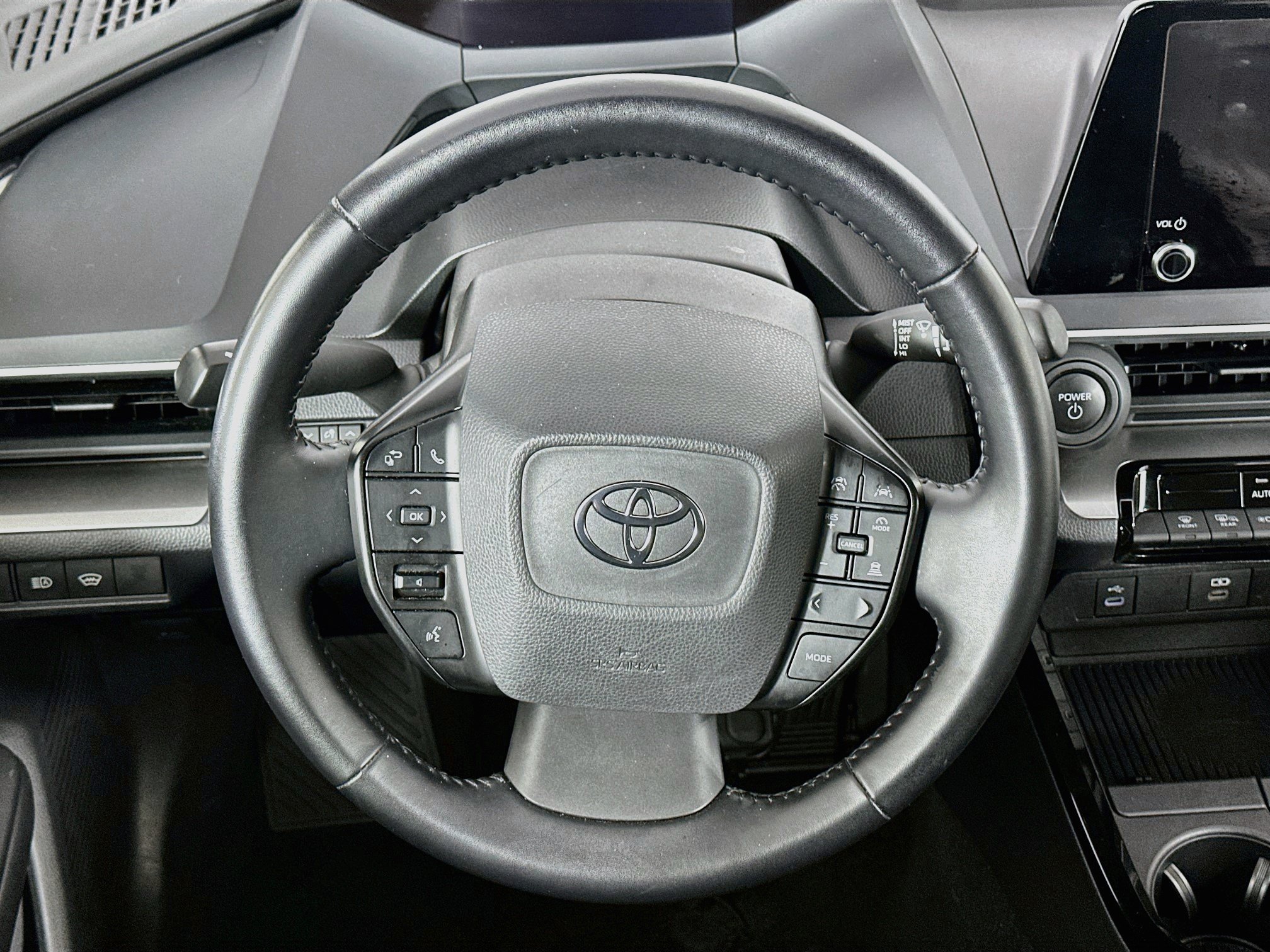 Used 2024 Toyota Prius LE FWD image 18