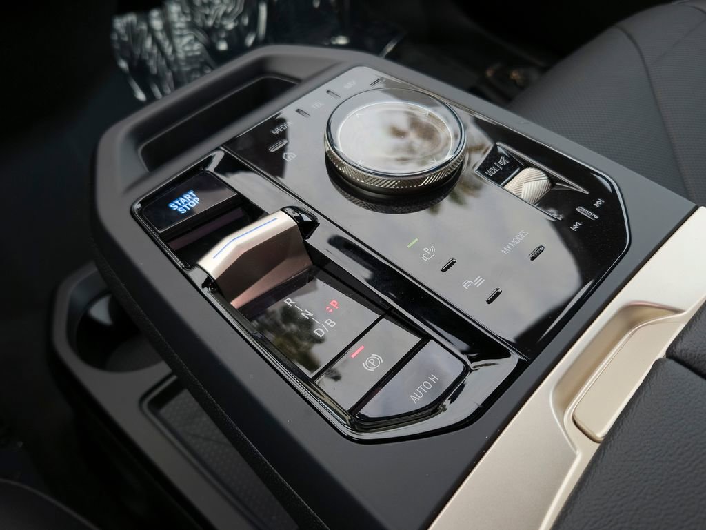 New 2026 BMW iX xDrive45 image 9