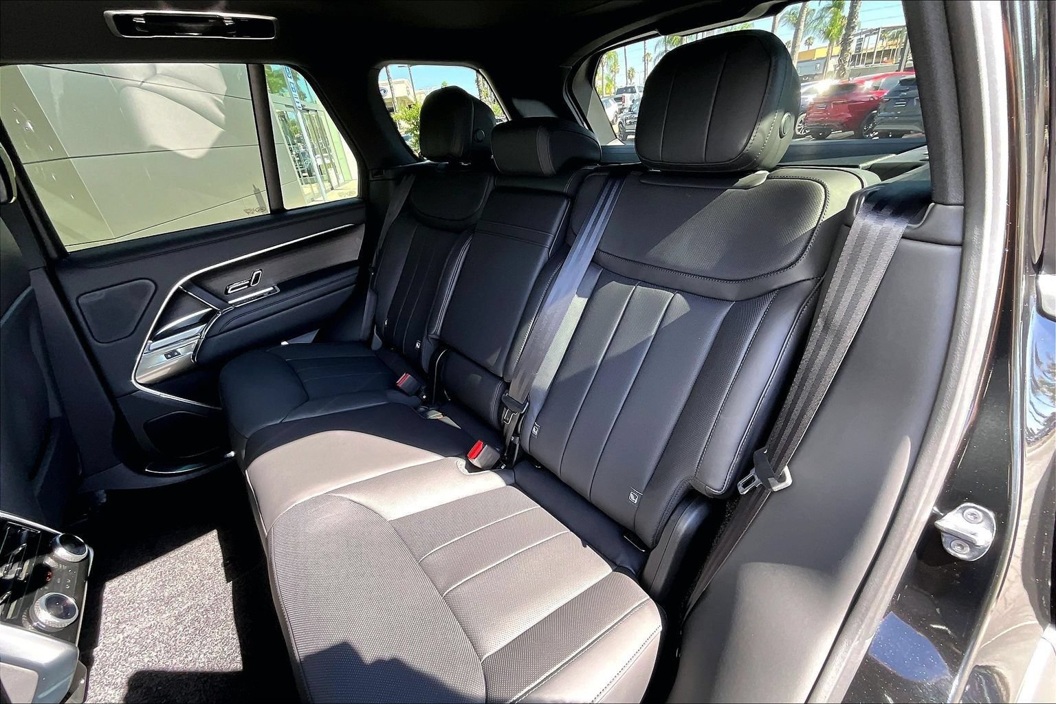 New 2026 Land Rover Range Rover SE AWD/4WD image 10