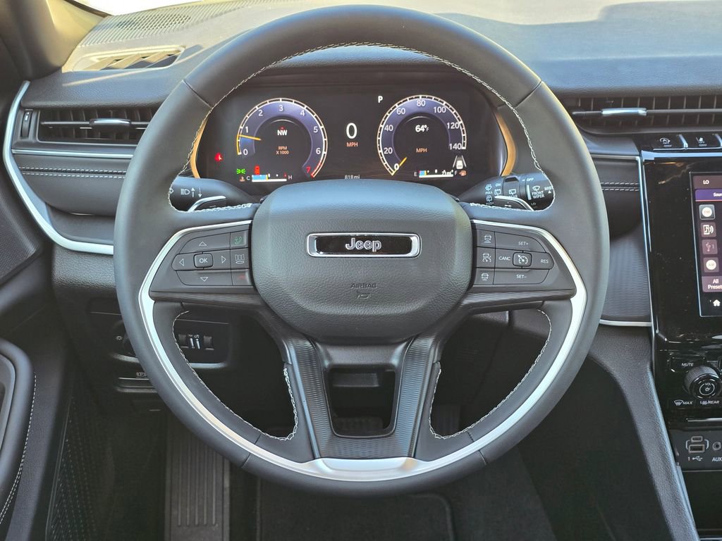 Used 2025 Jeep Grand Cherokee L Laredo image 7