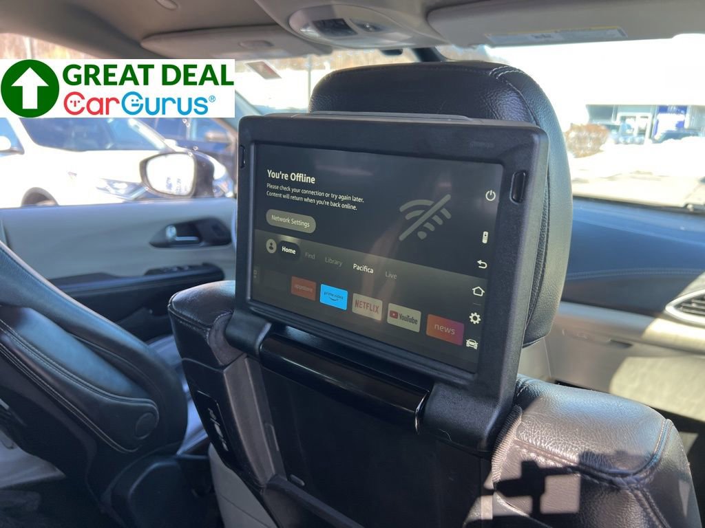 Used 2022 Chrysler Pacifica Touring-L w/ Uconnect Theater Family Group FWD image 26