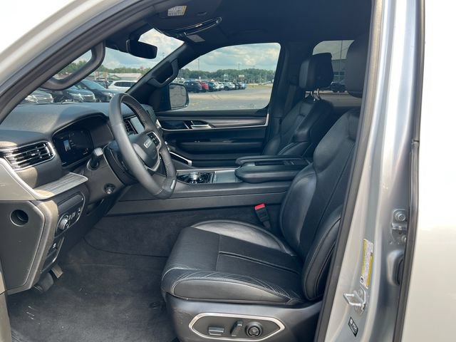 Used 2024 Jeep Wagoneer L Series II w/ Flexible Seating Group AWD/4WD image 3