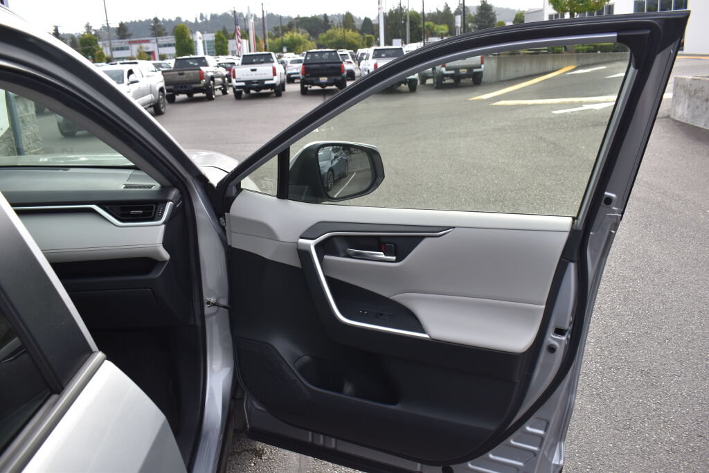 Certified 2021 Toyota RAV4 XLE Premium AWD/4WD image 24