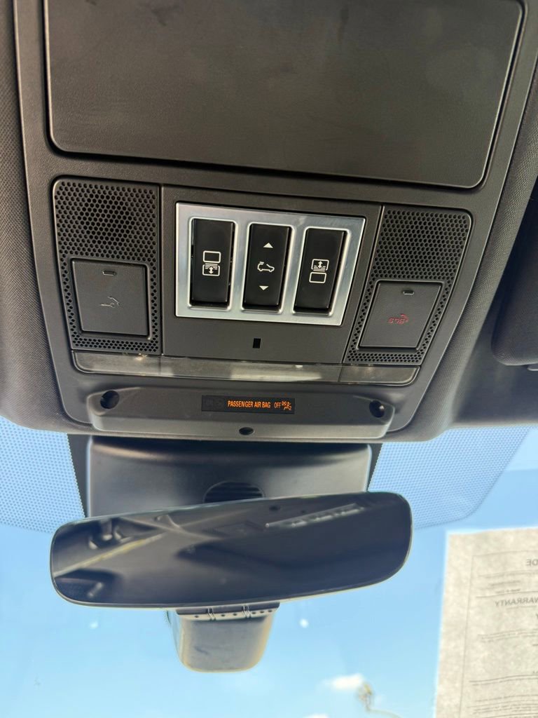 Used 2019 Land Rover Discovery SE AWD/4WD image 18