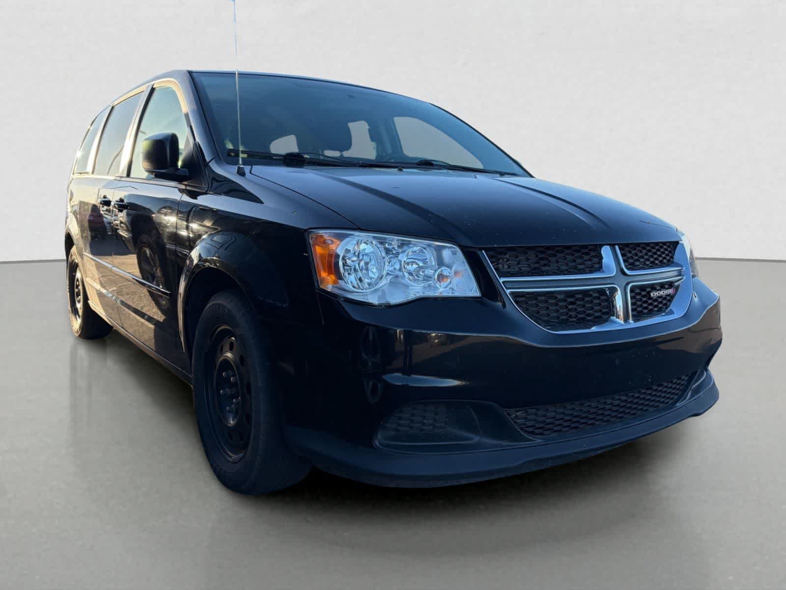 Used 2015 Dodge Grand Caravan SE w/ Quick Order Package 29E SE FWD image 2