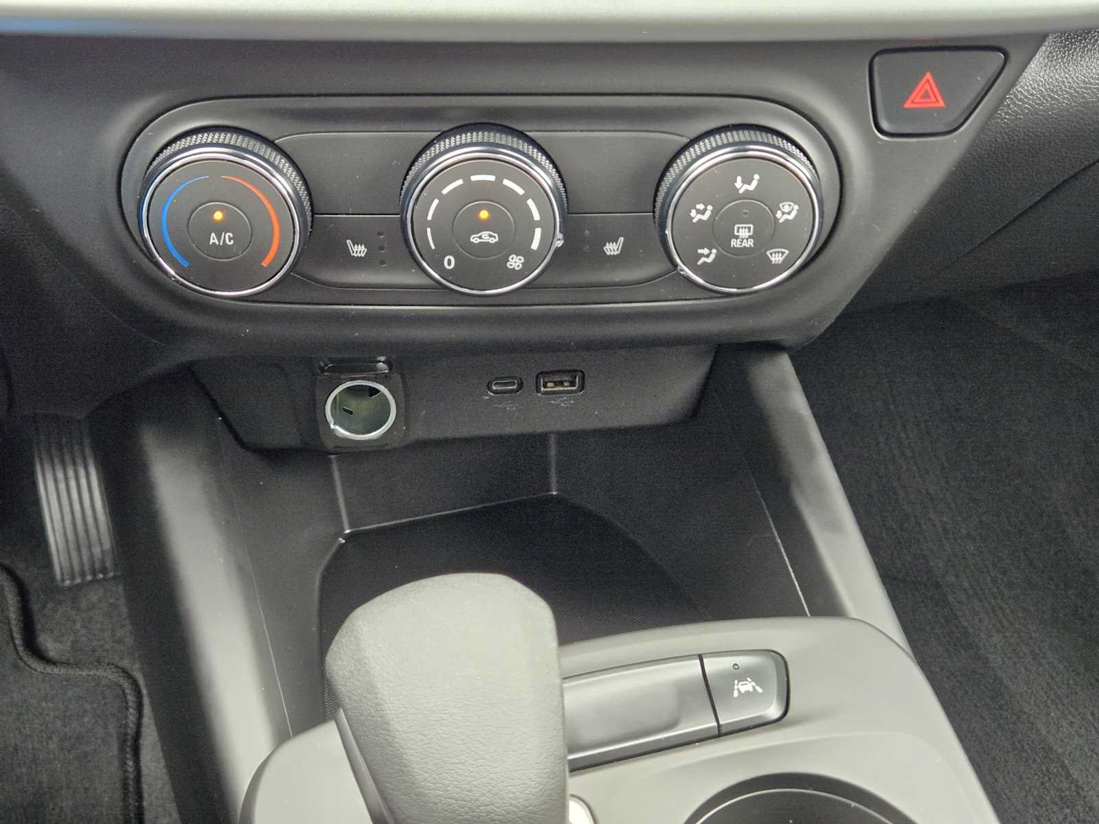 Used 2024 Chevrolet Trax LS w/ LS Convenience Package FWD image 19