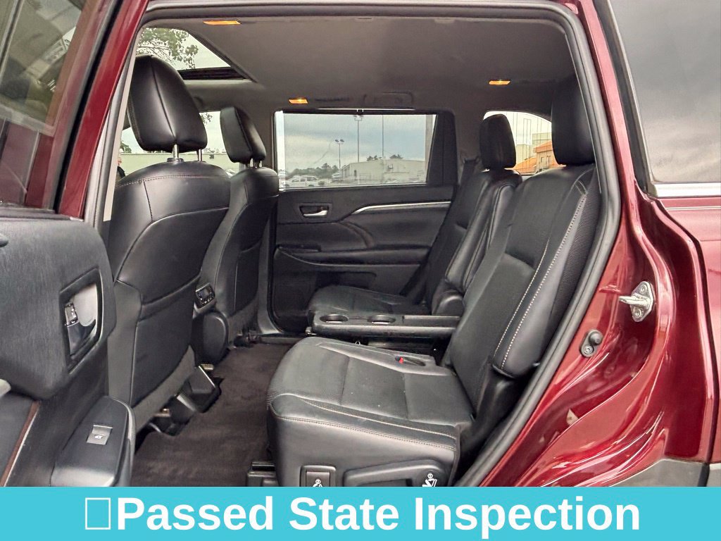 Used 2019 Toyota Highlander Limited w/ Carpet Mat Package (TMS) AWD/4WD image 32