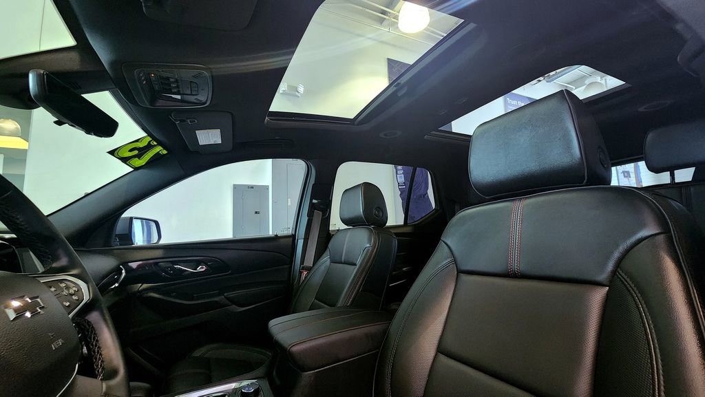 Used 2023 Chevrolet Traverse RS image 41