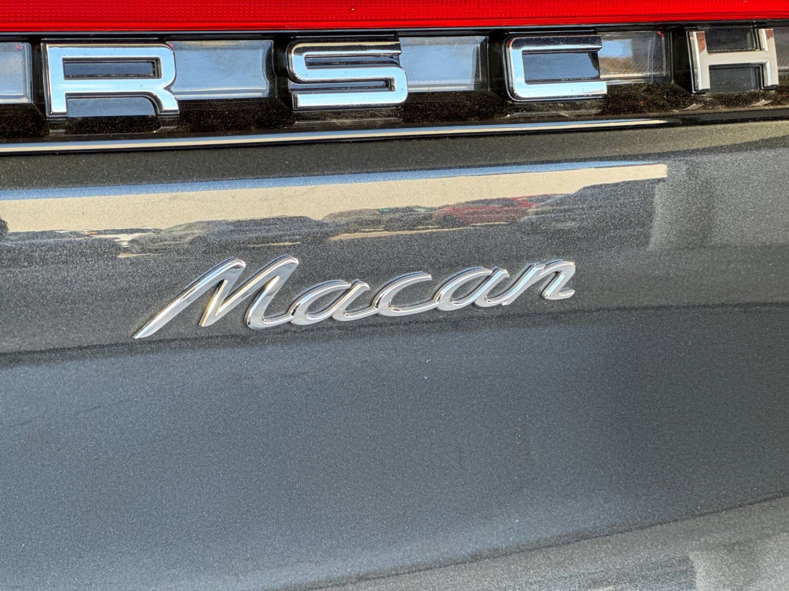 Certified 2025 Porsche Macan image 33