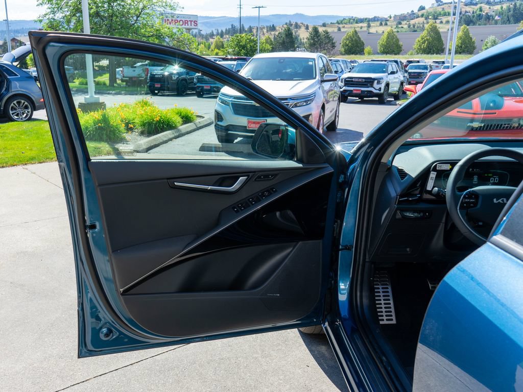 New 2026 Kia Niro SX Touring FWD image 16