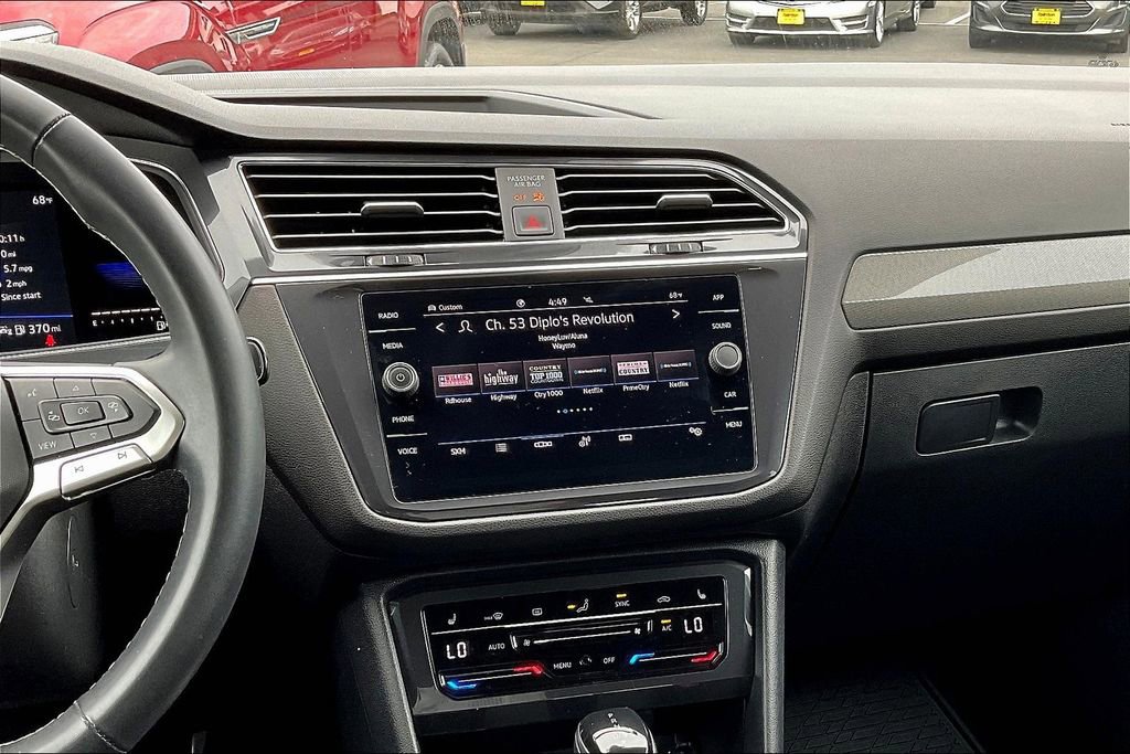 Used 2022 Volkswagen Tiguan SE image 38