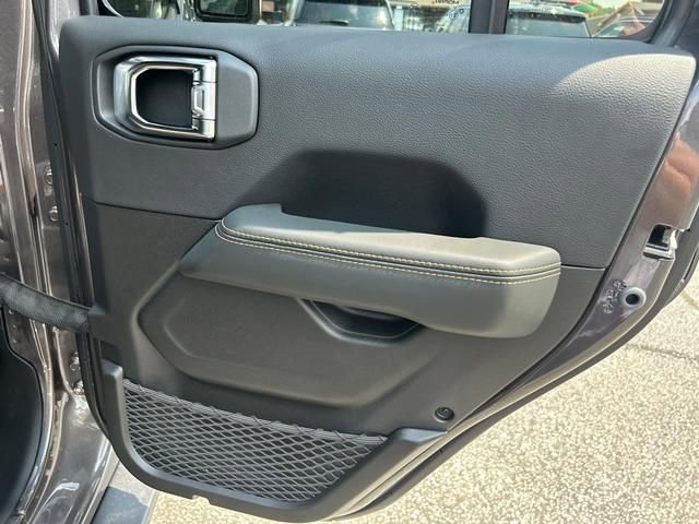 New 2025 Jeep Wrangler Unlimited Rubicon 392 image 27