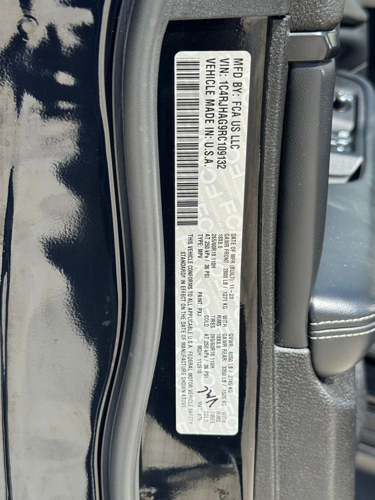 Used 2024 Jeep Grand Cherokee Altitude image 33